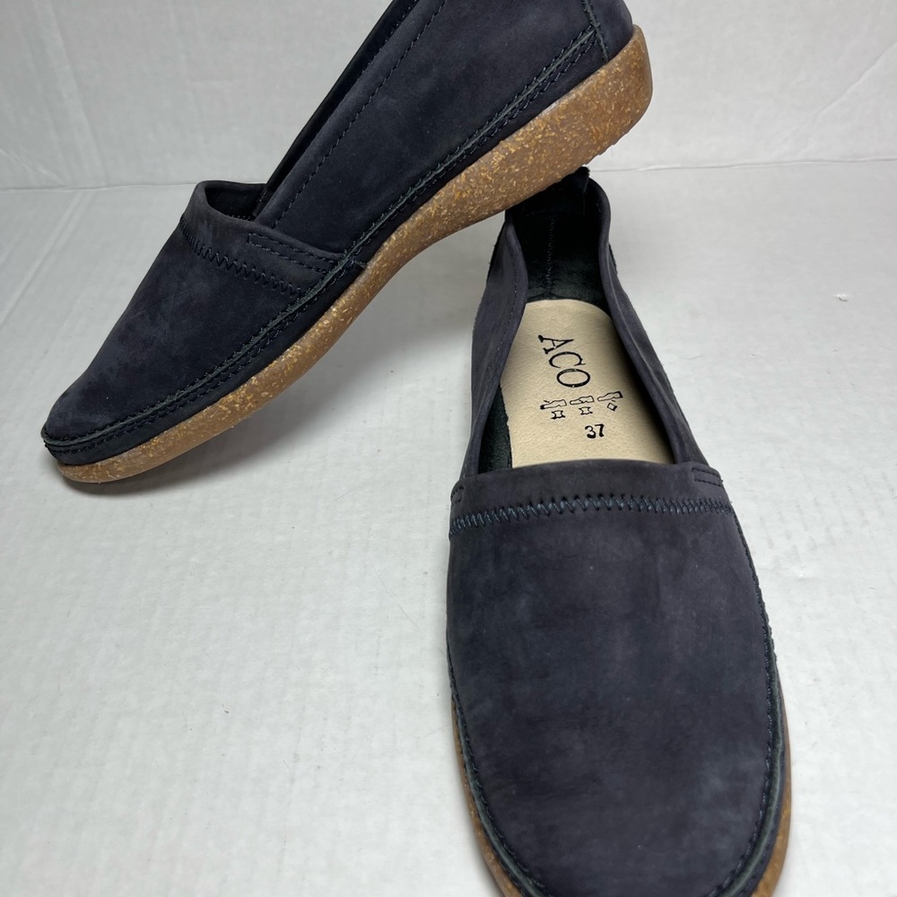 AVO European Navy suede slip on comfort wedge shoes size 6.5